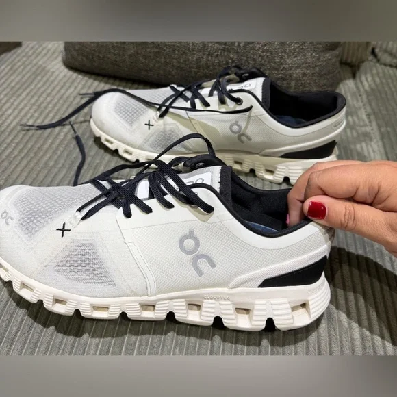 On Running Men's White and Black Sneakers Used in good condition - Picture 3 of 5